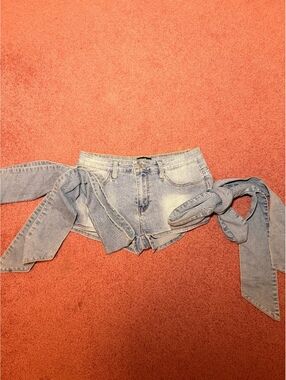 Rehab Lab Women's Medium Light Wash Denim Shorts
